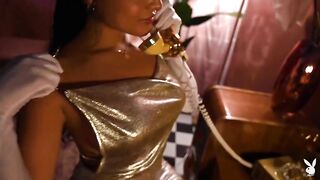 Фирменный стиль сексуальной модели Playboy Юнг Флауэр в эрофотосессии