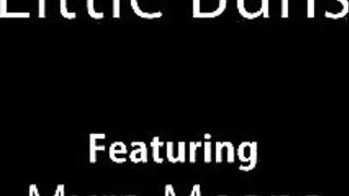 Рыженькая американка Майра Моанс лежа на столе растирает бритую киску