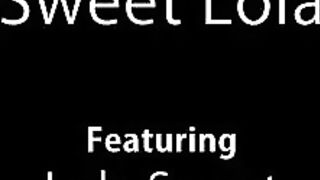 Стильная русская зрелка Лола Свит теребит клитор вставив палец в попку