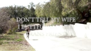 Парень присунул в очко транссексуальной подруге девушки Бриттани Кейд