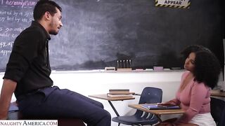 Дополнительный урок хорошего секса для чернокожей студентки Хадии Хани