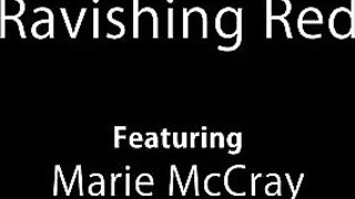 Огненно рыжая милфа на каблуках Мари МакКрей дрочит заросшую мохнатку