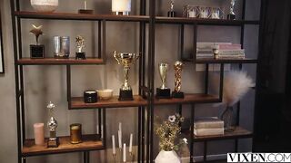 Озлобленная жена Куини Сатин разрядилась на большой пенисе любовника