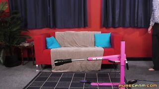 Подружки Белла Энджел и Лиз Рэйнбоу подрочили мужику круче за секс машину