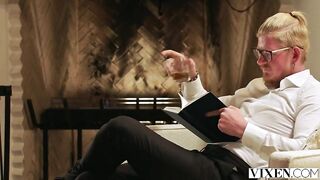 Недотраханная крошка Мэтти Перес едет в клуб VXN за сексом с незнакомцем