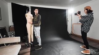 Ассистент фотографа шпарит в зад транссексуальную модель Аманду Райли