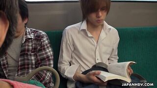 Челкастый япошка трахнул в автобусе развратную шлюшку Мари Мотояма