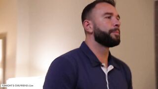 Пышная проститутка Лондон Ривер балует скарфингом клиента сидя на его лице