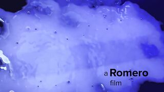 Уборщица в секретной лаборатории Эмири Момота утопает в слизи чудовища