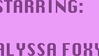 Длинные тентакли монстра испортили вечеринку красотки Алиссы Фокси