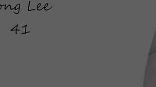 Зрелая домохозяйка Сонг Ли прервала уборку дома ради самоудовлетворения