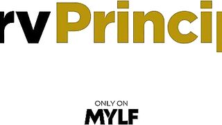 Алекса Пейн попала на секс с ректором универа из-за озабоченной дочки