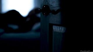 Зов дилдо заставляет Кайли Ле Бо проснуться и заняться ночным сексом