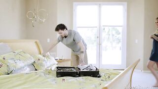 Прямолинейная мамка Лолли Дамс сексом провела пасынка в дальнюю дорогу