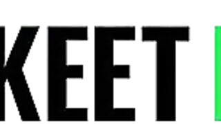 Везучий студент Паркер Амброуз трахается в общаге с двумя соседками