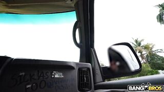 Черный пикапер в микроавтобусе дал Брук Айвори покататься на его члене