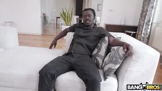 Грудастая Саймон Китти довольна встрече с двумя монструозными членами