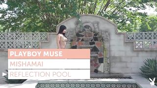Мокрое эротическое соло в бассейне от Playboy красотки Мишамай