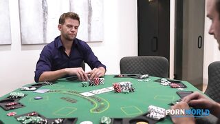 Татуированная Ванесса Скай утешает аналом проигравшего в покер бойфренда