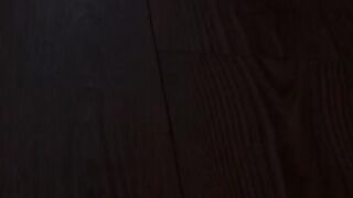 Яркий оргазм темноволосой любительницы розовых секс игрушек Лолы Харт