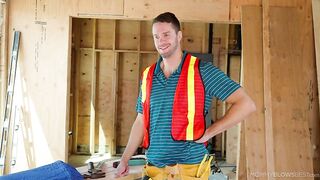 Разнорабочий в перерыве насладился минетом домохозяйки Лолли Дамс