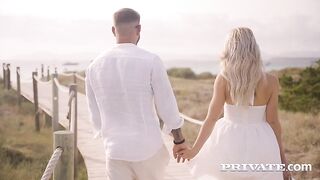 Разгоряченная блондинка Энджи Линкс дала хахалю на первом свидании