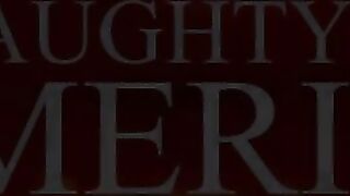 Везучий мужик поймал на дрочке подругу дочери Кайли Рокет и вдул ей