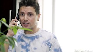 Крошечная азиатка Саманта Лекси повелась на крупный член белого друга