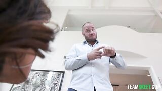 Няня Рейна Белль оказала дополнительные услуги за дополнительную плату