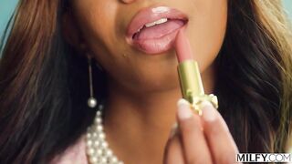 Заскучавшая на вечеринке светская львица Ди Уильямс трахнула официанта