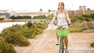 Долли Дайсон дала в попу незнакомцу после глубокого минета на пляже