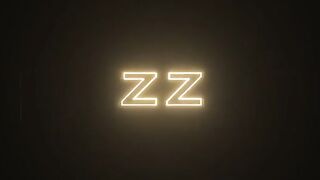 Тренер Мик Блю улучшает растяжку двух грудастых телок натяжкой на член