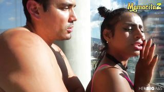 Танцовщица из Колумбии глубоко сосёт залупу тренера по фитнесу перед трахом