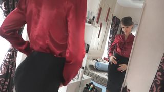 Россиянка Анжела мастурбирует киску, собираясь на свидание