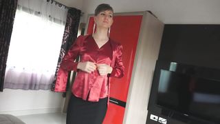Россиянка Анжела мастурбирует киску, собираясь на свидание