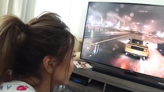 Японская геймерша ебется с силиконовым торсом, облизав ненастоящий хуй