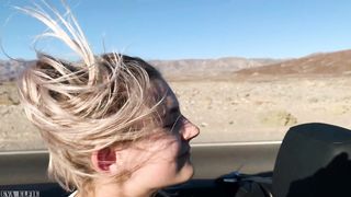 Россиянка Ева ебется с парнем в кабриолете по пути в Лас-Вегас