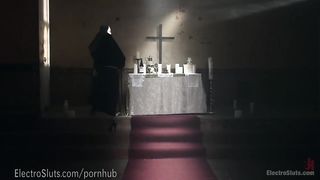 Монашки помолились Иисусу и устроили БДСМ еблю с ударами тока