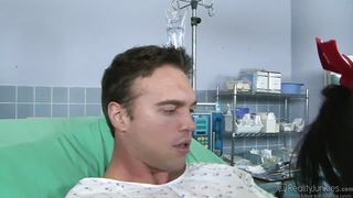 Анальный секс с медсестрой в больнице поставил пациента на ноги