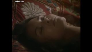 Модель и актриса Лаура Гемсер в лесбийских сценах в ретро порнушке