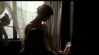 Актриса Карин Шуберт измазана маслом во время ебли в винтажной порно подборке