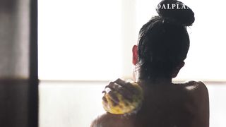 Паулина Гайтан принимает душ в обнаженной сцене из сериала «Страж Дьявола»