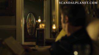 Джоэнна Вандерхам засветила грудью и мохнаткой в сериале «Воин»