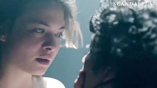 София дель Туффо в страстной сцене секса в ужастике «Люциферина»