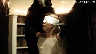 Манон Пейджес и Тамара Браун в обнаженной сцене из ужастика «Демонолог»