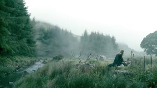 Алисса Сазерленд скачет на члене мужика в поле в сериале «Викинги»