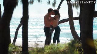 Шарлотт Бест ебется с незнакомцем на берегу моря в сериале «Страна приливов»