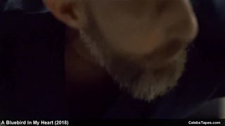 Купает голую Лолу Ле Ланн в душе в фильме «Синяя птица в моём сердце»