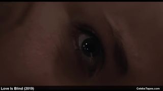 Эротические сцены с Хлоей Севиньи и Шеннон Тарбет в драме «Любовь слепа»