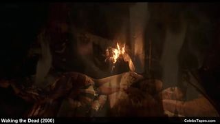 Дженнифер Коннелли и Молли Паркер в интимных сценах из триллера «Пробуждая мертвецов»